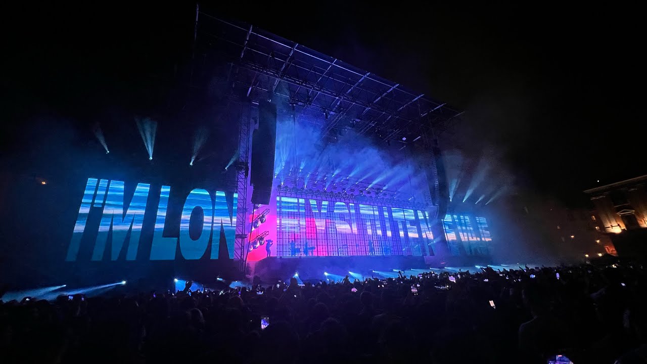 LIBERATO live NAPOLI 16.9.2023 - O core nun tene padrone - Piazza Del Plebiscito