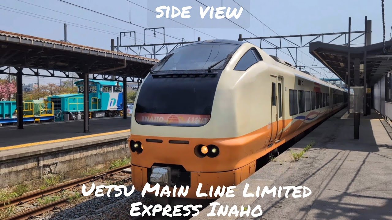[Side view] Uetsu Main Line Limited Express 