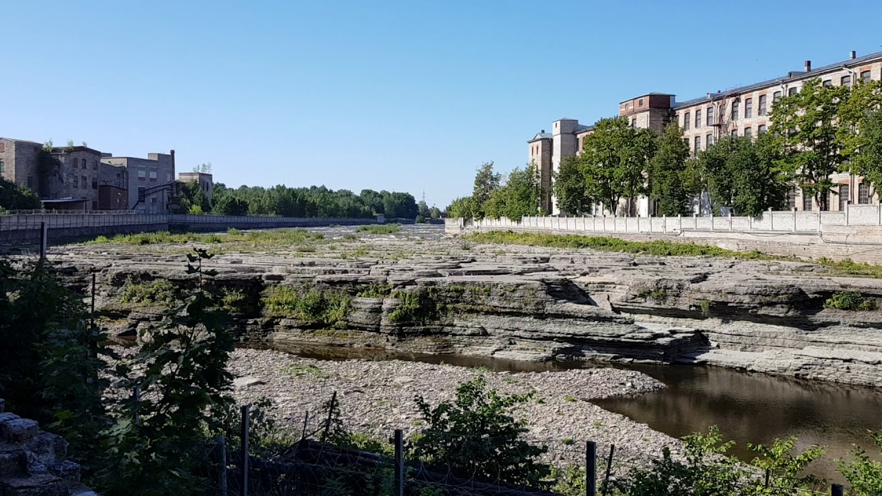 Сброс воды в Нарвском водохранилище