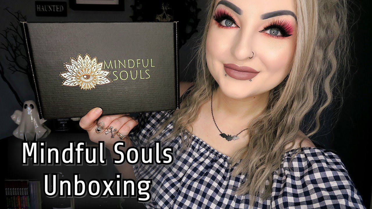 Mindful Souls - Monthly Crystal Subscription Box Unboxing May 2022
