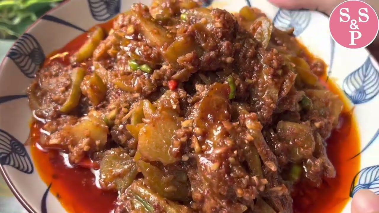 ဂွေးသီးငပိချက် နှင့် အိုးလူး နယ် Ambarella fruit with shrimp paste Burmese’s Curry