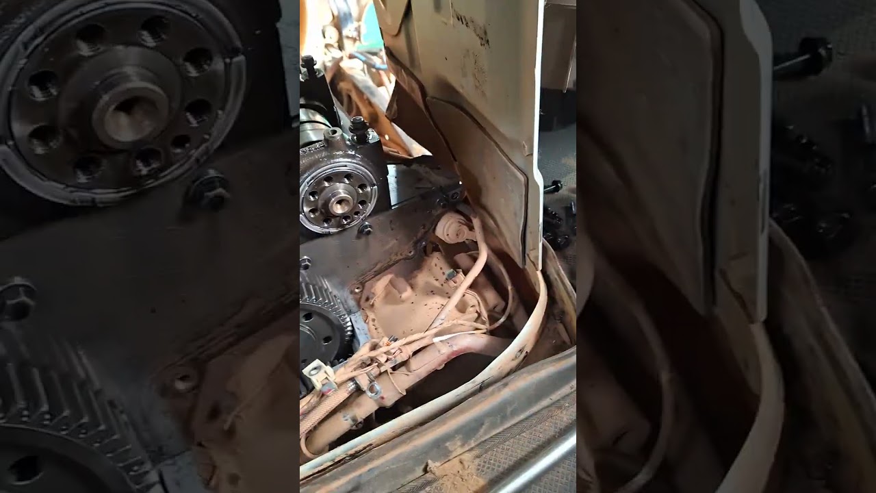 mack mp8 como soltar la parte de atrás de la reparticion