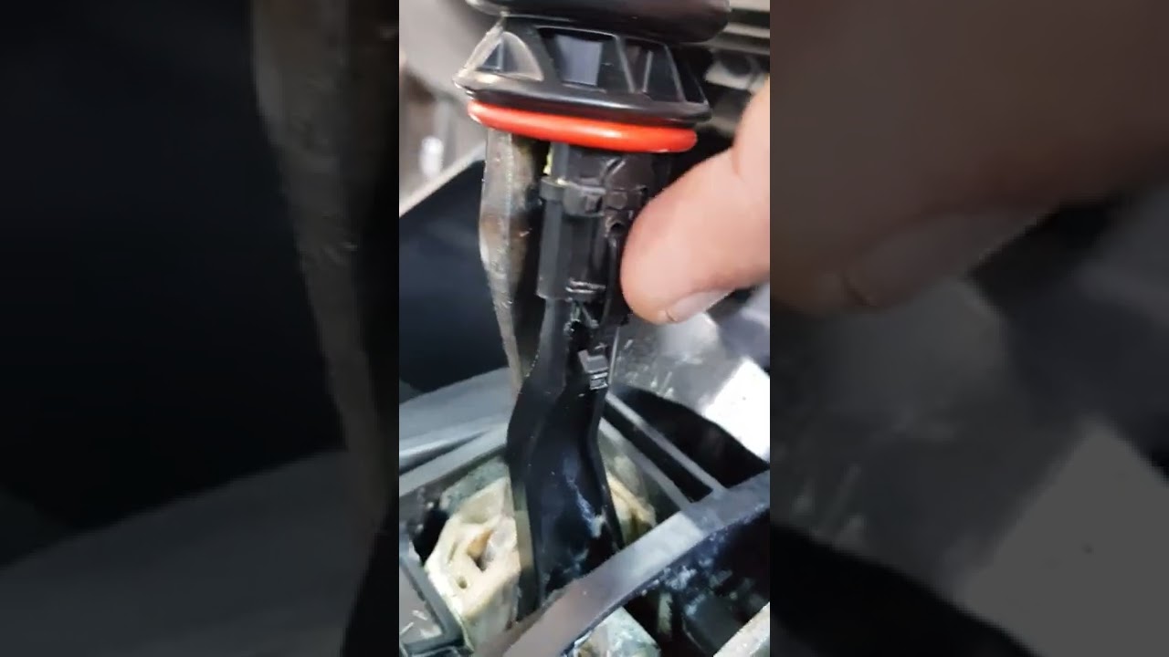 Como Reparar  Boton De Reversa Nissan Sentra B16 2007 - 2012