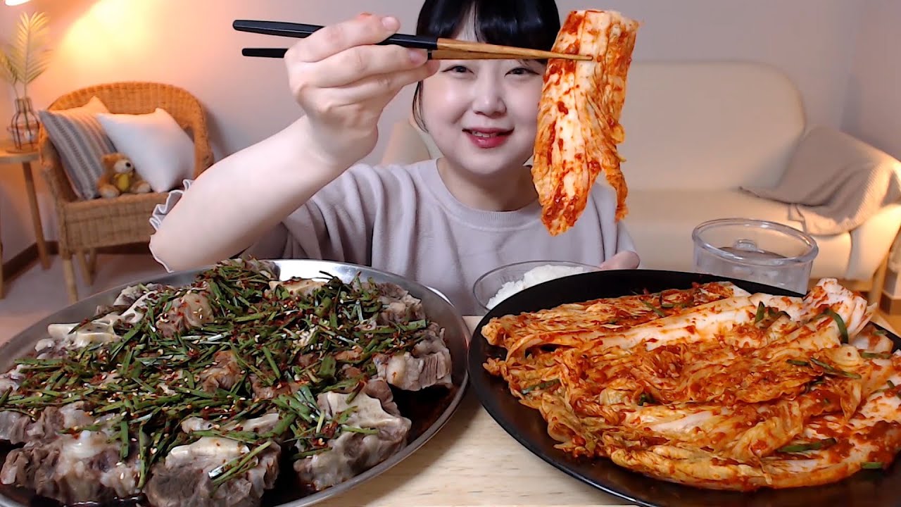 직접 만든 쫀득한 소꼬리찜 매콤한 배추김치 쌀밥 먹방 Braised oxtail Spicy Kimchi Koreanfood Mukbang Eatingsound