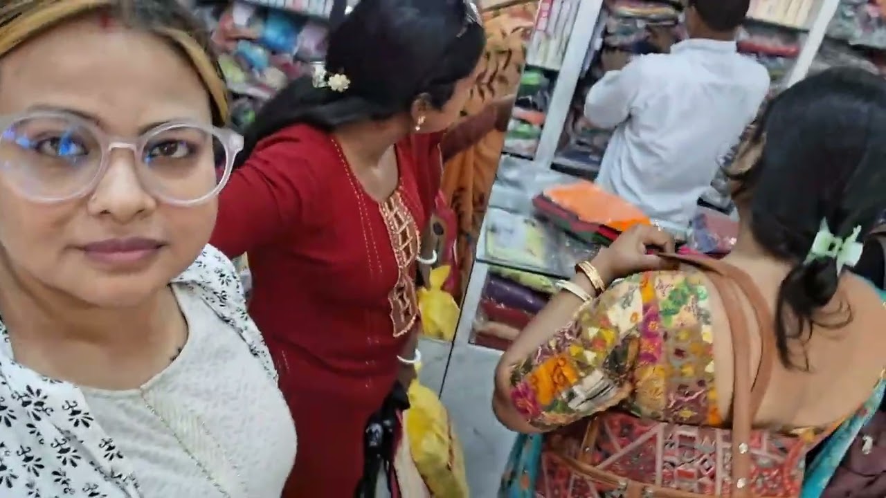 সব বন্ধুরা মিলে শপিং করলাম #shopping #bonding #friends #love #beautiful #tour #marketing 