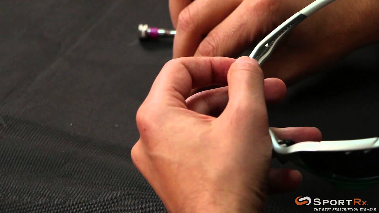 Changing your icons on the Oakley Racing Jacket