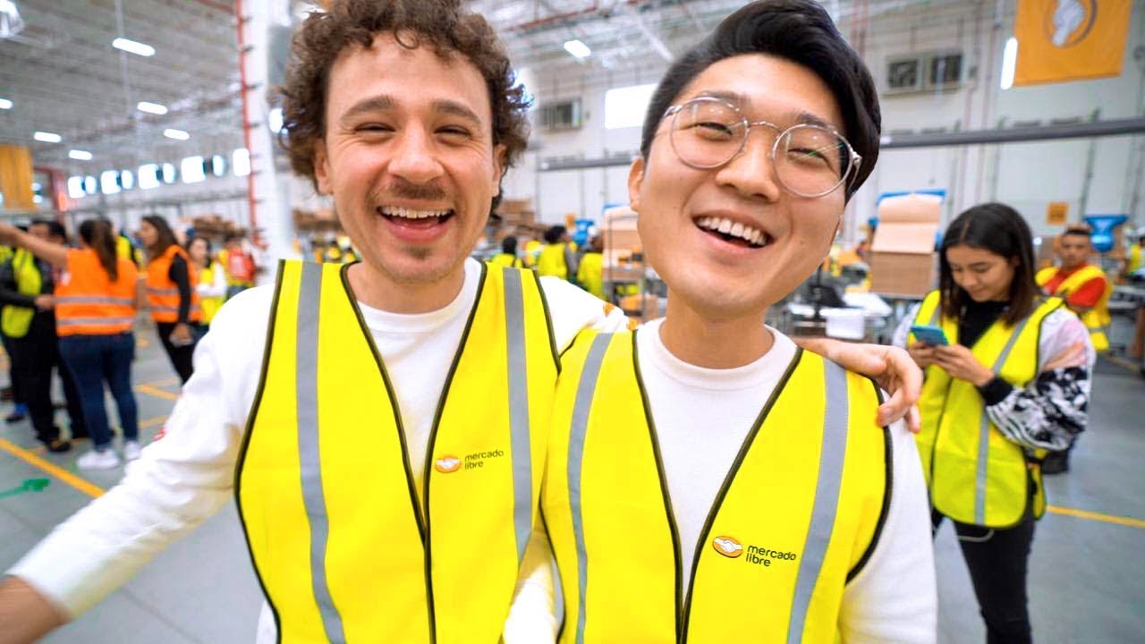 TRABAJANDO en un CENTRO DE DISTRIBUCIÓN ft. Luisito Comunica