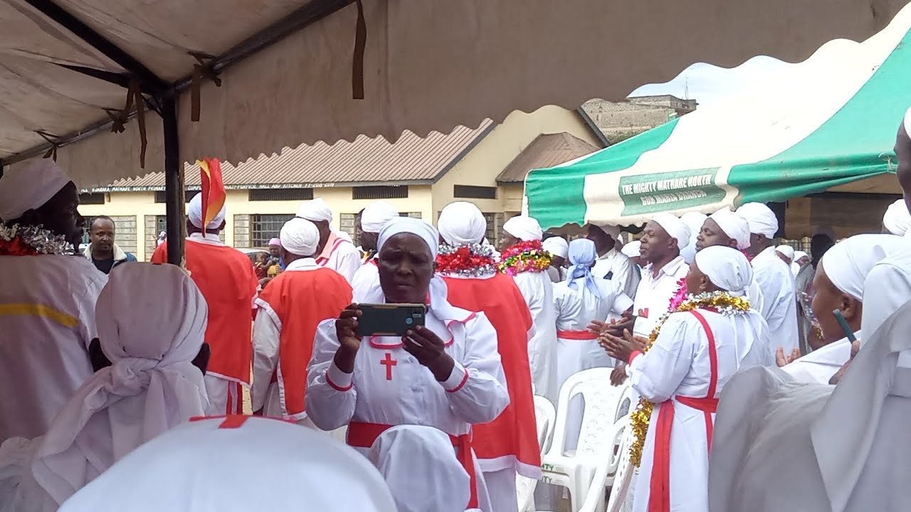 Musalaba kuri na Makhuva//African Church of the Holy Spirit