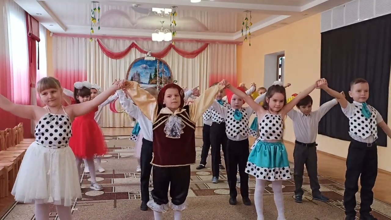 Общий танец на 8 марта 
