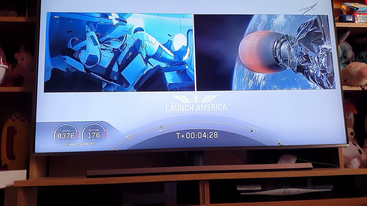 Dragon/Falcon 9 Take-off for International Space Station