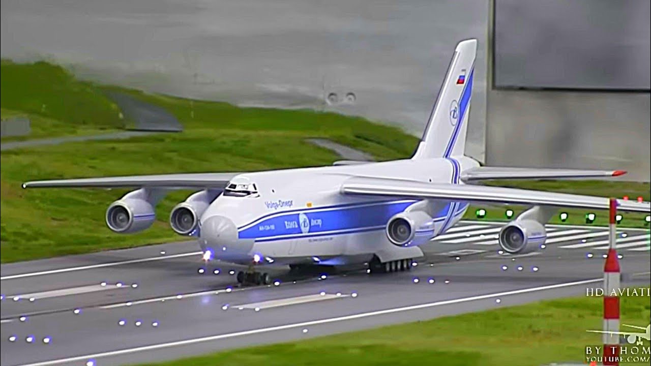 🔥 Worlds BIGGEST MODEL AIRPORT 1:87 with FLYING PLANES ✈️ Miniatur Wunderland