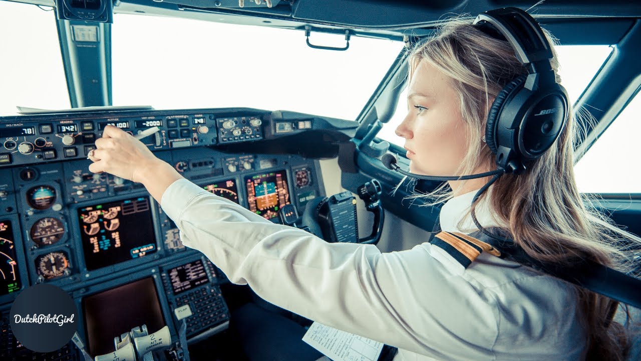 7 Airline Pilot Secrets You Don&rsquo;t Know About &ndash; Boeing 737  Cockpit Secrets By @DutchPilotGirl