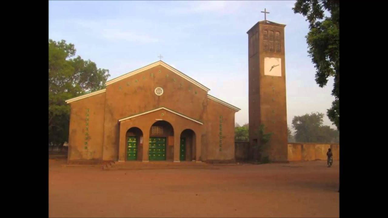 Eglise Catholique  au Tchad ( Koumra) Chorale Sara