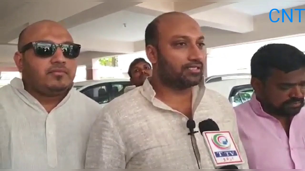 Mohd Masiullah Khan  distributed essential grocery among 500 BPL families at his residence