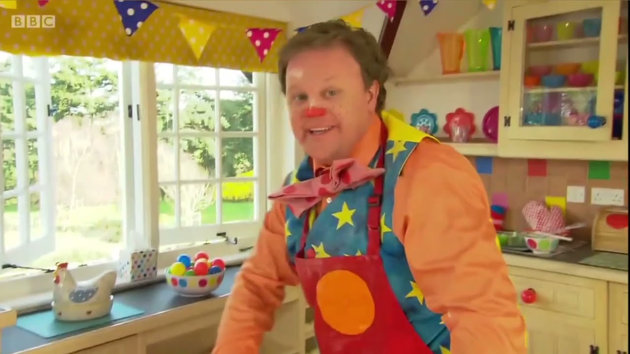 Fairy Cakes VS Beans On Toast - Mr Tumble (Series 3, Episode 1)