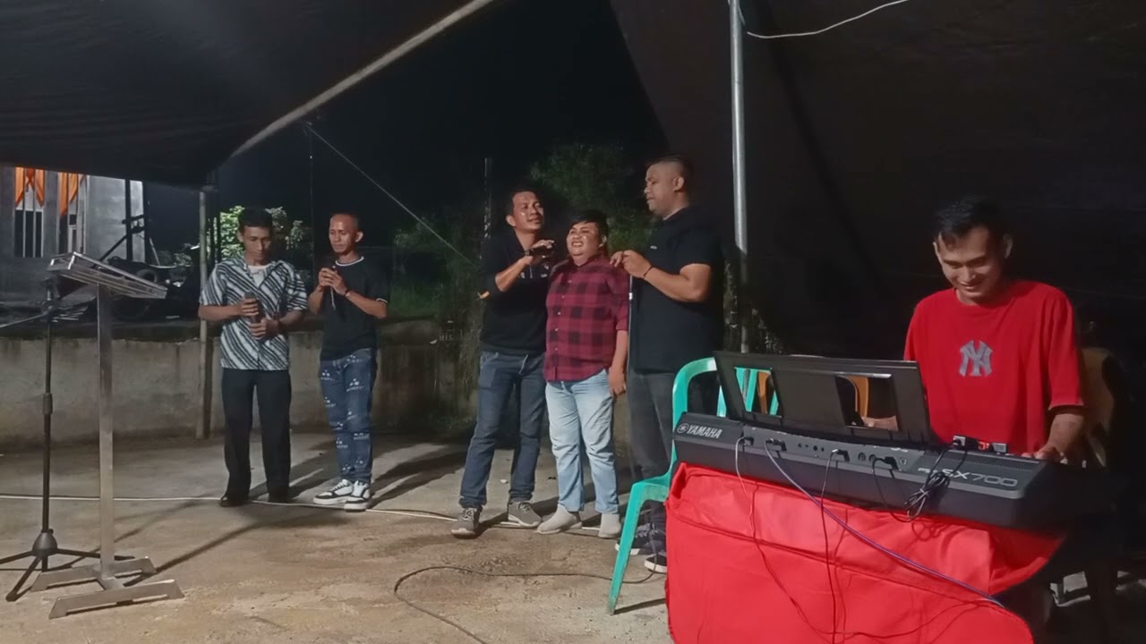 Luar biasa kolaborasi antara personil manado trio dan trio spirit asal tondano