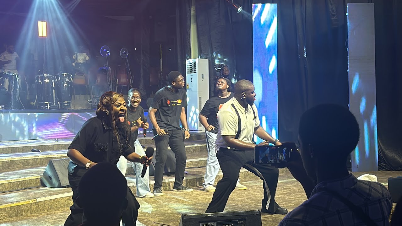 NANA YAW OFORI-ATTA performs DEFE DEFE praise version ,You Dey Feel the VIBE + more  at THE PRESENCE