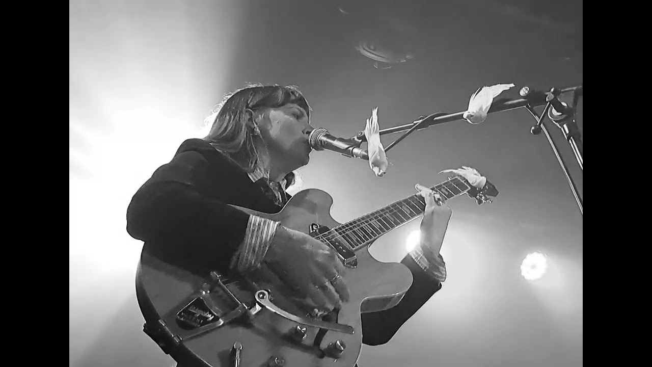 Courtney Marie Andrews : Everyone wants to feel like you 