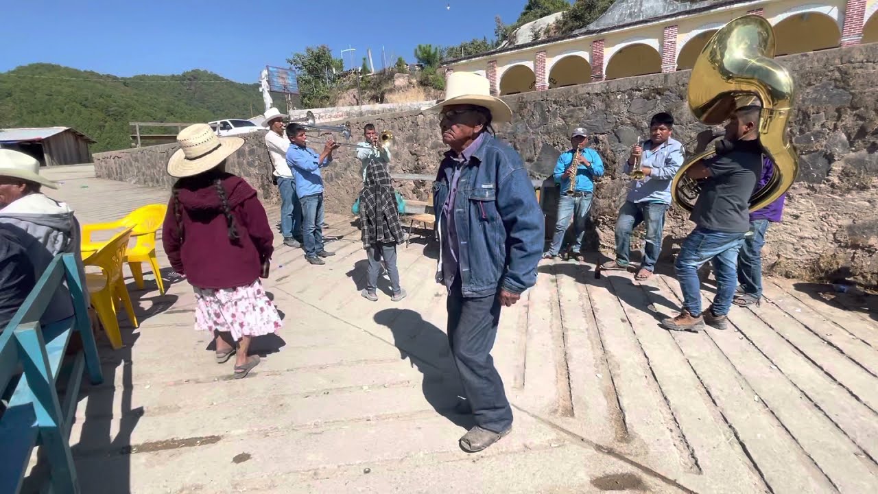 Puras chilenas sabrosas con la banda CHUPARROSA DE cochoapa el grande