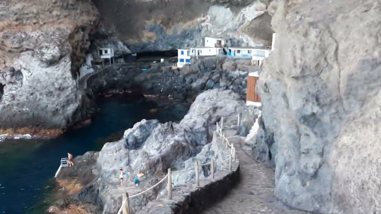 Domy w skałach La Palma #travel #beach #ocean #canaryislands 