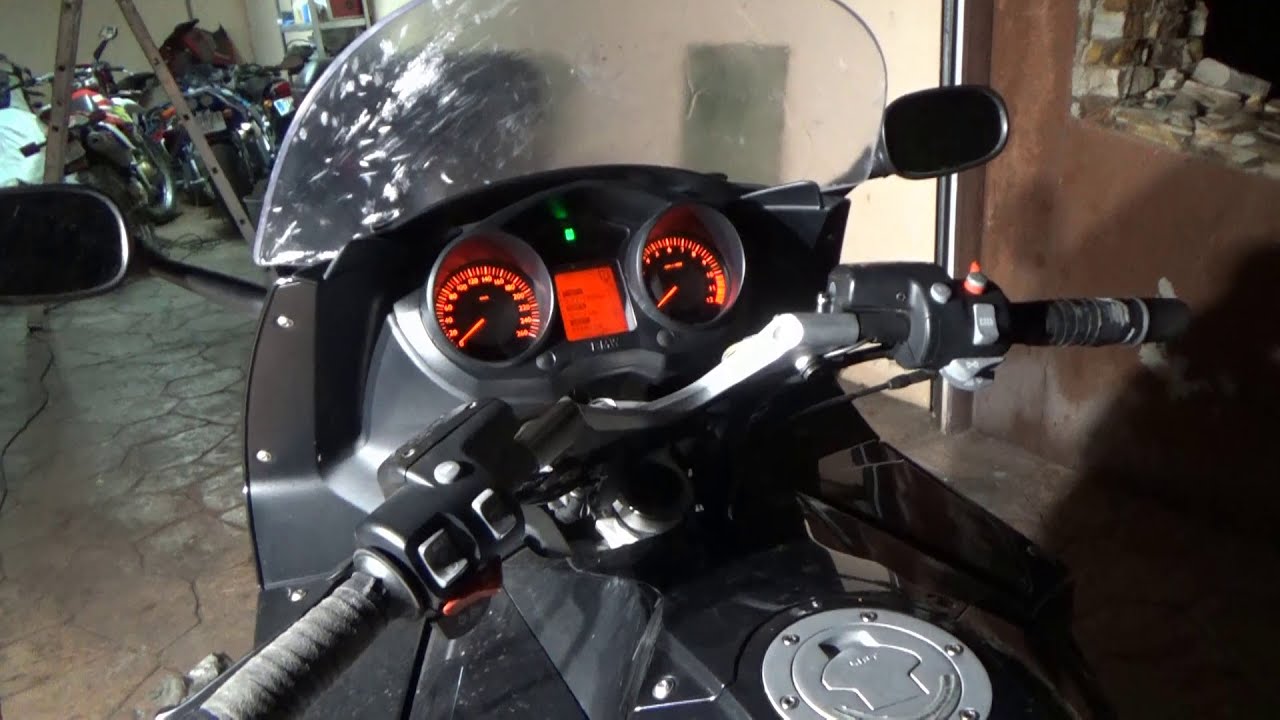 BMW K 1200GT (K44) 2006. Cómo instalar el motor. Paso 25 y final, cambiar el aceite  motor y filtro.