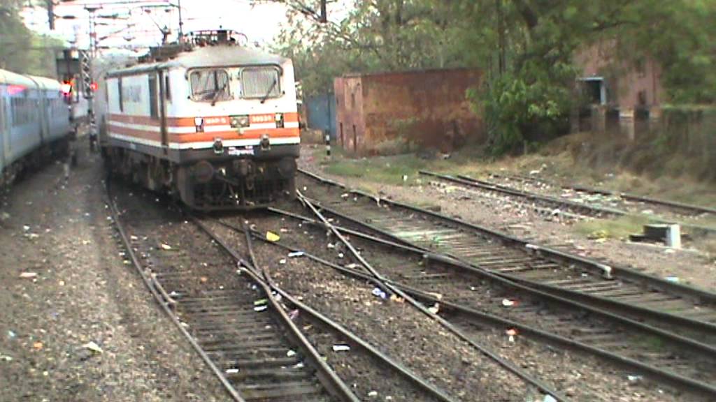 bhopal shatabdi vs lucknow shatabdi.MPG