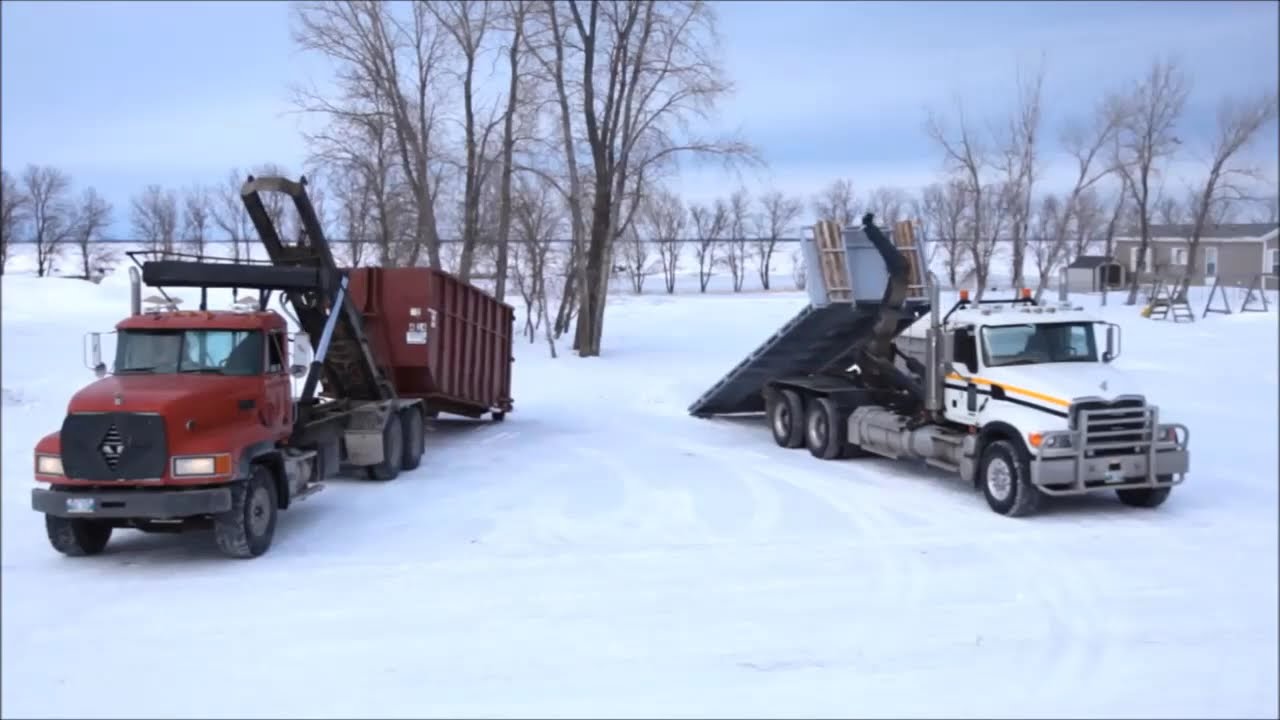 ROLLOFF vs HOOKLIFT