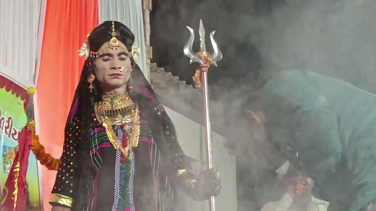 સંત કૃપા ચેનલ સિગોતરીયા ગાયક સોમાજી ભગત સરવાલ ગામ ના આંગણે આઈ શ્રી ખોડીયાર માં બીરાજ માન જય માતાજી 