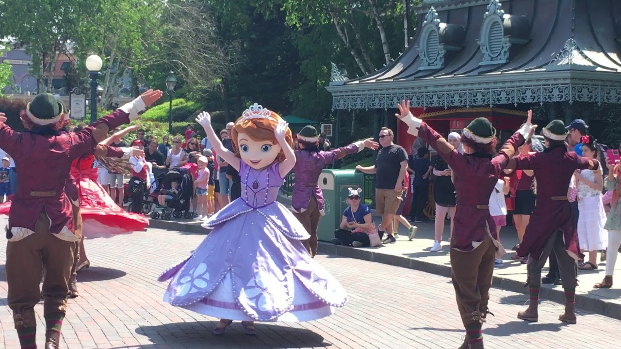Princess Promenade - The Festival of Pirates and Princesses - Disneyland Paris