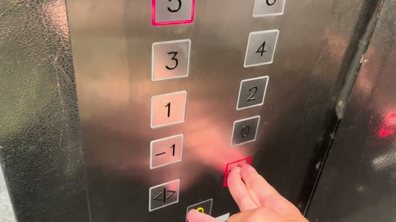 Janzhoff (mod. durch Schumacher) Aufzug im Klinikum Nord in Dortmund