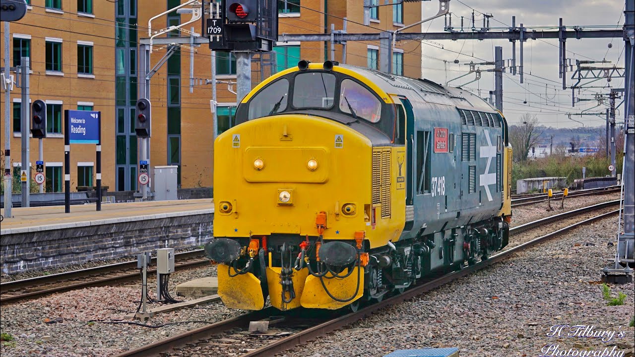 Class 37: 37418 Erupts Out Of Reading Station