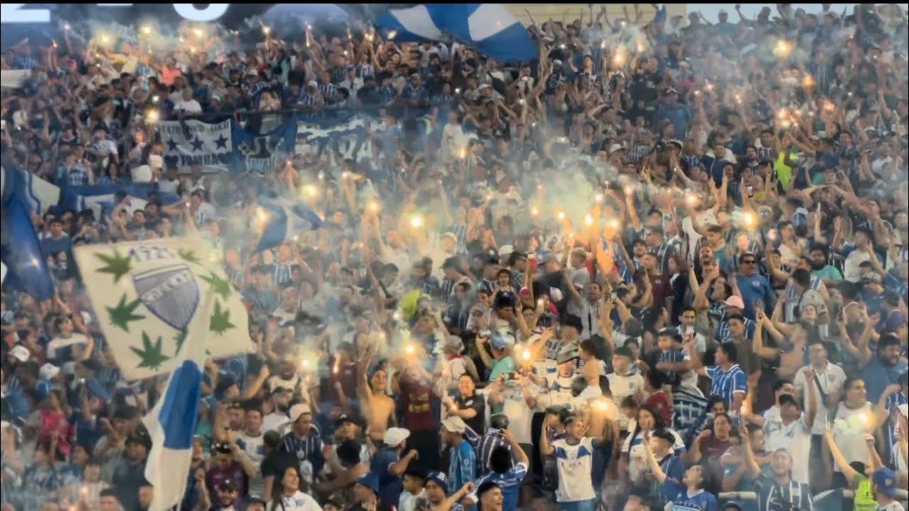 La gente de Godoy Cruz festeja la clasificación a una nueva copa internacional