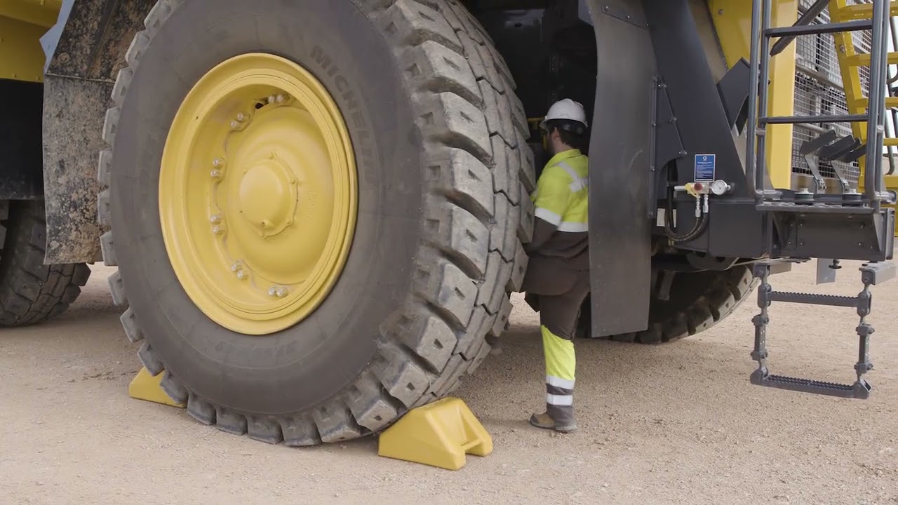 Komatsu HD785 8 Machine Familiarization