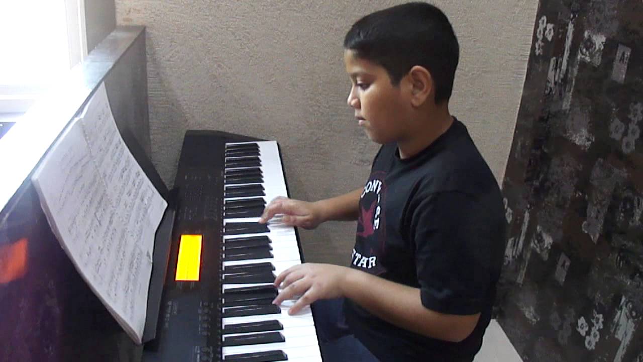 "MENUET DE LA REINE" PLAYED BY VARNAYU ATTREE(PIANO MELODY)