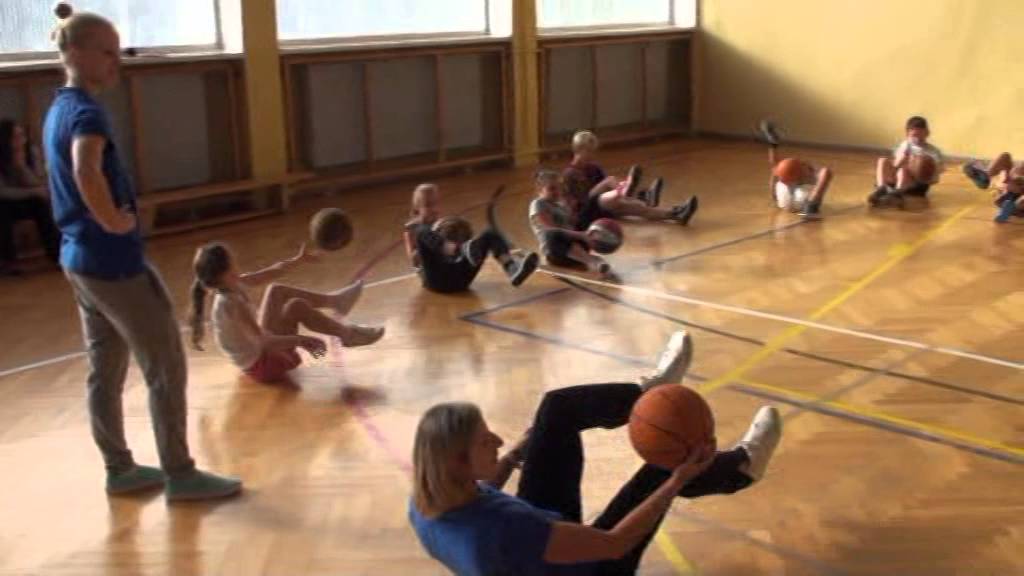 BASKET GDYNIA - KOSZYKARKI Z WIZYTĄ W SP NR. 40 W GDYNI