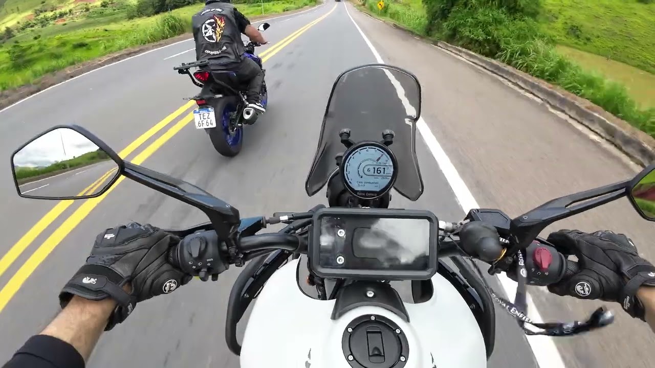 Himalayan 450 com baú dando trabalho pra MT 03