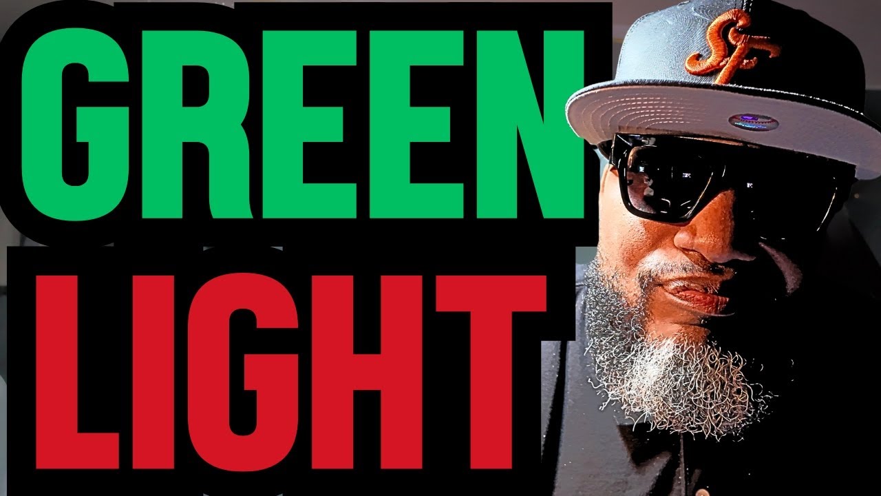 7 GREEN Lights To Show She Really Likes You