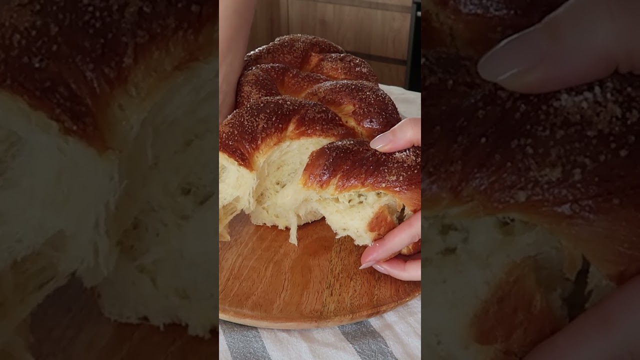 Пухкав козунак на конци.