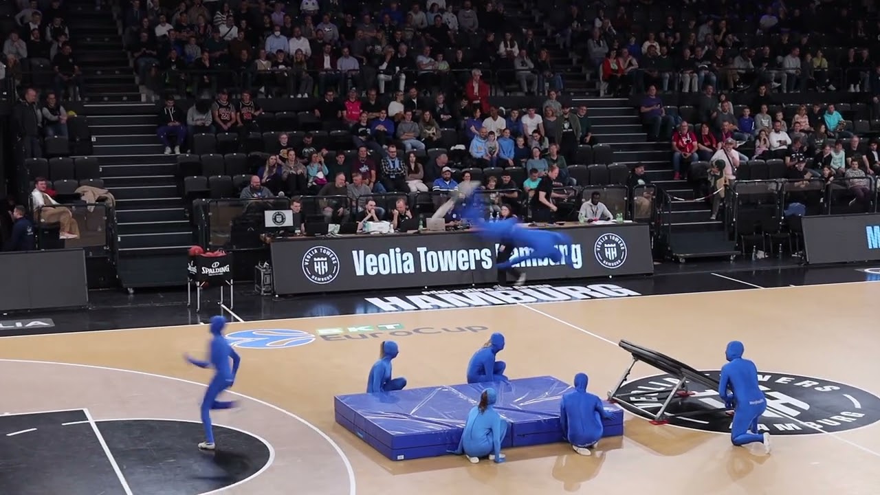 Trampolin Showteam, Auftritt beim Basketball Europcup