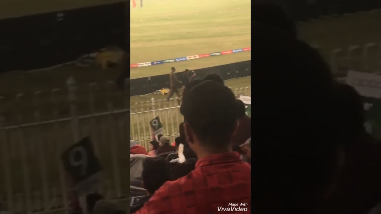 Pindi Boy Dancing At his best in PSL MATCH