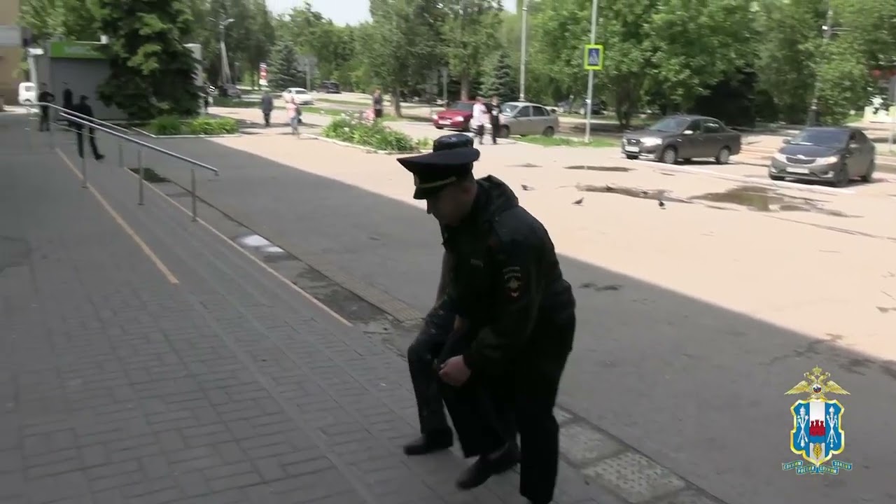 Остановили у банкомата с деньгами для мошенников: полицейские спасли ростовчанина от роковой ошибки