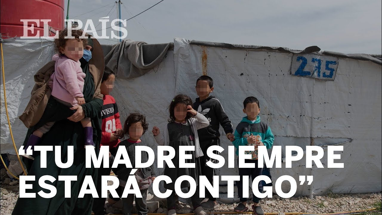 Luna Fernández, española del ISIS en un campamento de SIRIA, escucha un mensaje de su madre
