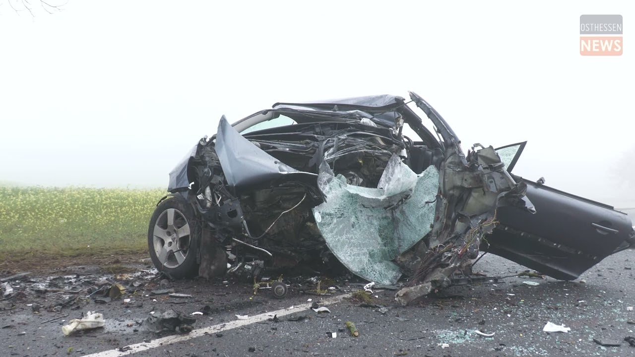 HOSENFELD / HERBSTEIN: Pkw kracht gegen Baum - Fahrer (25) tödlich verletzt