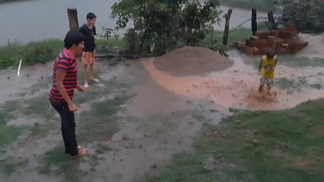QUE BANHO DE CHUVA MARAVILHOSO!!  Os poços encheram rápido