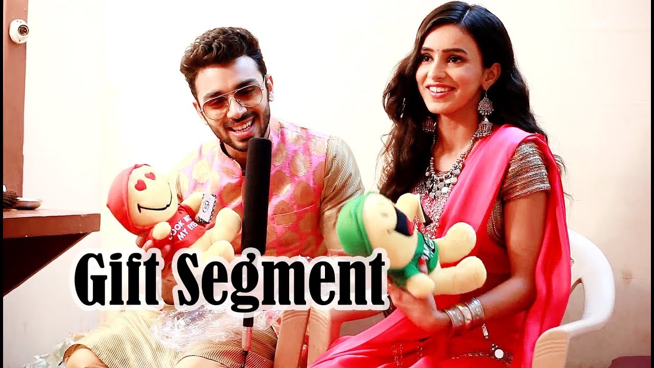 Ankitta Sharma & Samridh Bawa receive Gifts from Fans | Gift Segment