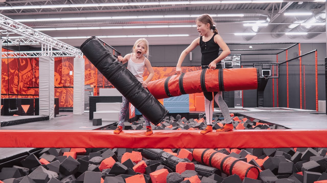 JUMPYARD helt för oss själva, Hailey skickar ner Chloe i gropen !