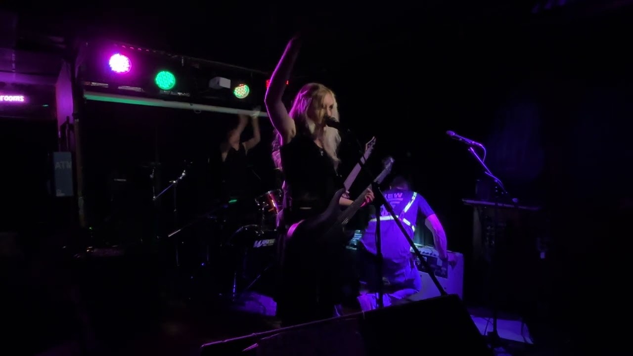 Freeze The Fall - Broken Glass (Live - Toronto)