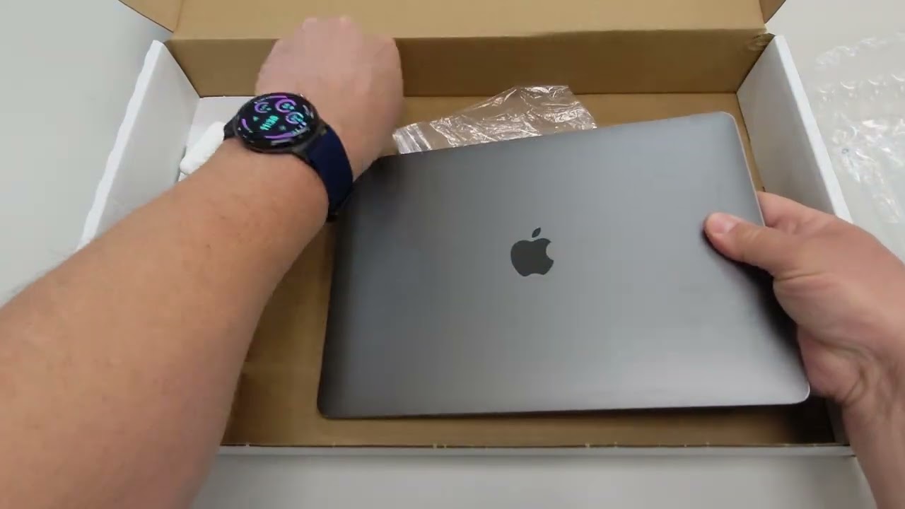 Apple MacBook Air 2020 m1 odnowiony Amazon rozpakowanie włączanie ekran recenzja stan wygląd