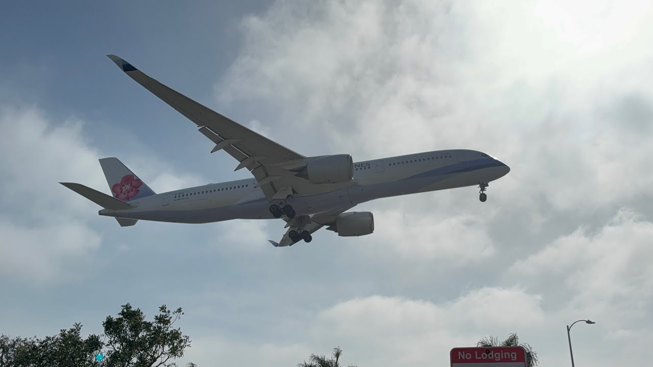 China airlines A350-941 B-18917