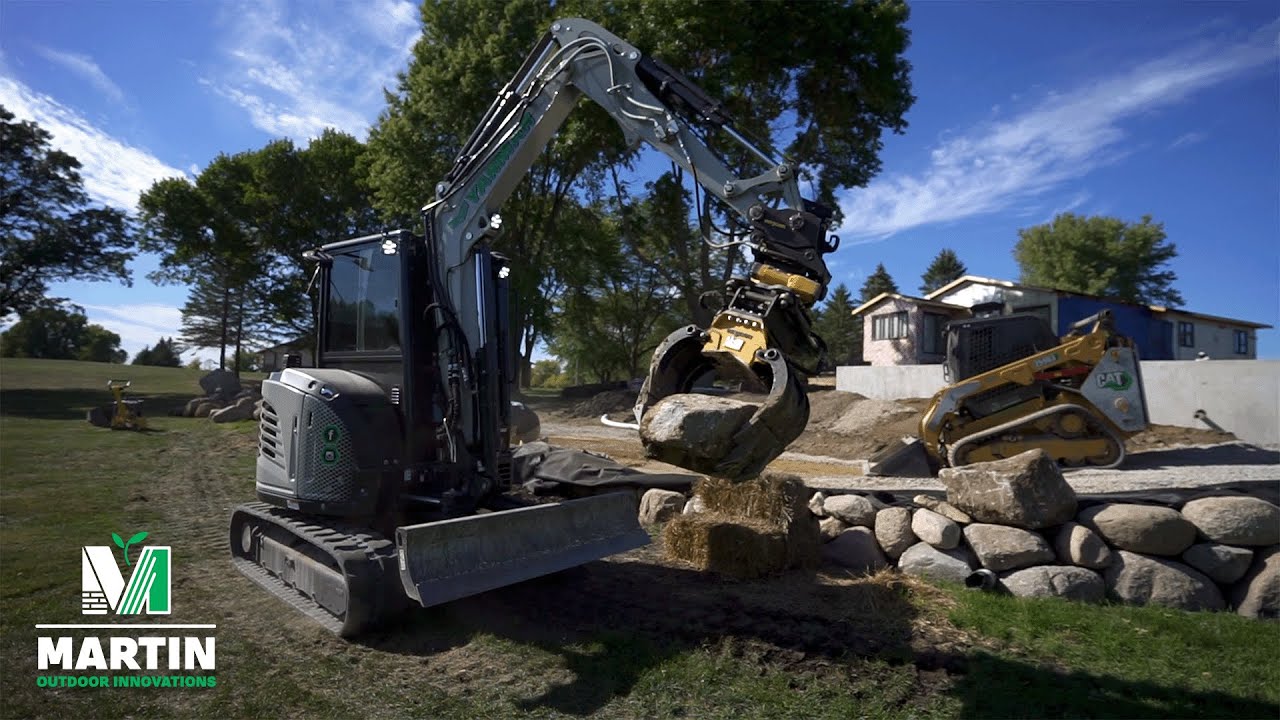 Building boulder walls with ENGCON tilt rotator!